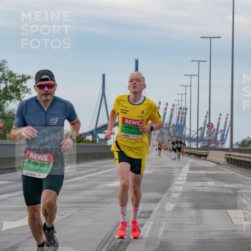 03.10.2025 - Köhlbrandbrückenlauf Michael Burmester http://msf.ph/oto/9159184 03.10.2025 15:39:38 Position 3 7045, 7140 meine-sportfotos.de