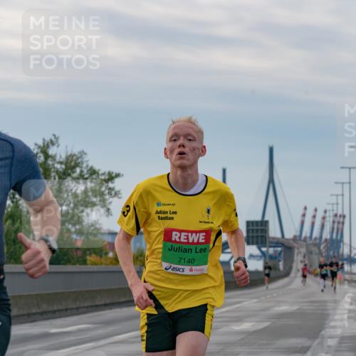 03.10.2025 - Köhlbrandbrückenlauf Michael Burmester http://msf.ph/oto/9159186 03.10.2025 15:39:39 Position 3 7045, 7140 meine-sportfotos.de