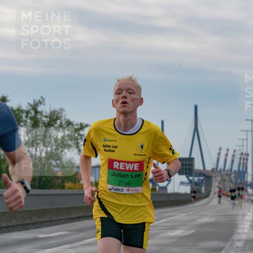 03.10.2025 - Köhlbrandbrückenlauf Michael Burmester http://msf.ph/oto/9159187 03.10.2025 15:39:39 Position 3 202, 7140 meine-sportfotos.de