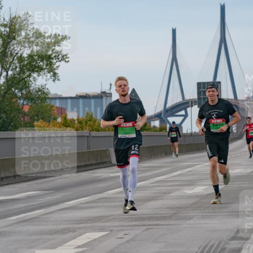 03.10.2025 - Köhlbrandbrückenlauf Michael Burmester http://msf.ph/oto/9159189 03.10.2025 15:39:56 Position 3 9742, 34, 08, 2019, 12 meine-sportfotos.de