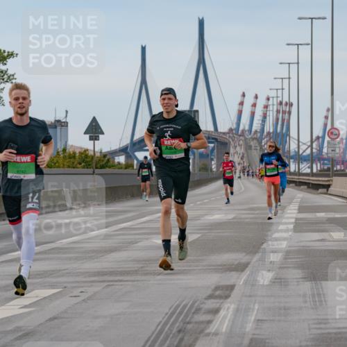 03.10.2025 - Köhlbrandbrückenlauf Michael Burmester http://msf.ph/oto/9159191 03.10.2025 15:39:58 Position 3 9742, 12, 7036, 12, 5 meine-sportfotos.de
