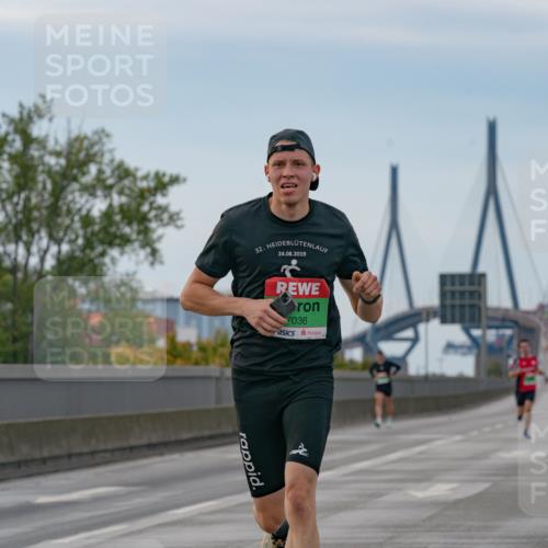 03.10.2025 - Köhlbrandbrückenlauf Michael Burmester http://msf.ph/oto/9159195 03.10.2025 15:40:00 Position 3 32, 24, 08, 2019, 7036 meine-sportfotos.de