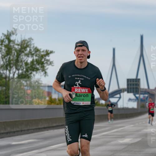 03.10.2025 - Köhlbrandbrückenlauf Michael Burmester http://msf.ph/oto/9159196 03.10.2025 15:40:00 Position 3 32, 24, 08, 2019, 7036 meine-sportfotos.de