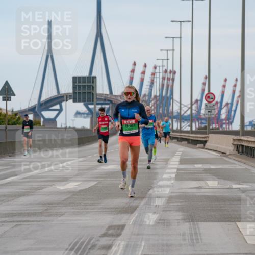 03.10.2025 - Köhlbrandbrückenlauf Michael Burmester http://msf.ph/oto/9159198 03.10.2025 15:40:03 Position 3 23, 12, 5 meine-sportfotos.de