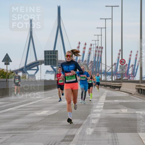 03.10.2025 - Köhlbrandbrückenlauf Michael Burmester http://msf.ph/oto/9159200 03.10.2025 15:40:04 Position 3 7020, 12 meine-sportfotos.de