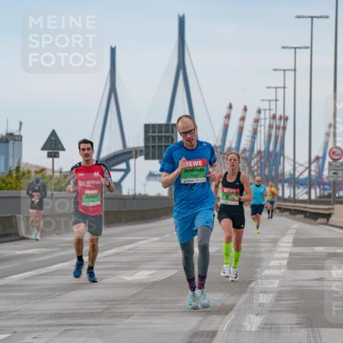 03.10.2025 - Köhlbrandbrückenlauf Michael Burmester http://msf.ph/oto/9159206 03.10.2025 15:40:10 Position 3 96, 7065 meine-sportfotos.de