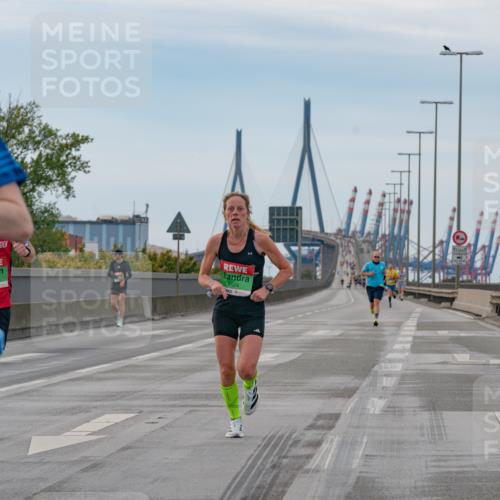 03.10.2025 - Köhlbrandbrückenlauf Michael Burmester http://msf.ph/oto/9159215 03.10.2025 15:40:14 Position 3 7065, 250, 9564 meine-sportfotos.de