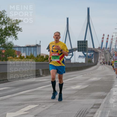 03.10.2025 - Köhlbrandbrückenlauf Michael Burmester http://msf.ph/oto/9159224 03.10.2025 15:40:38 Position 3 88611 meine-sportfotos.de