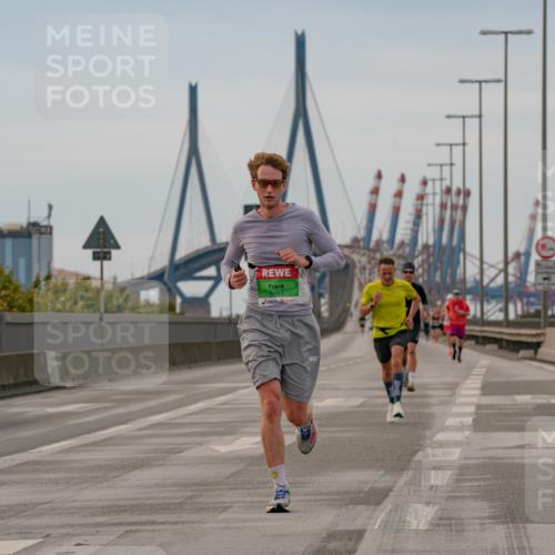 03.10.2025 - Köhlbrandbrückenlauf Michael Burmester http://msf.ph/oto/9159233 03.10.2025 15:40:48 Position 3 9663 meine-sportfotos.de
