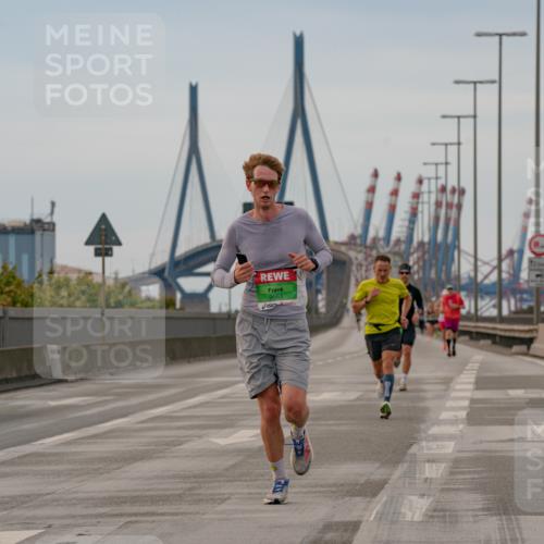 03.10.2025 - Köhlbrandbrückenlauf Michael Burmester http://msf.ph/oto/9159234 03.10.2025 15:40:48 Position 3 9663 meine-sportfotos.de