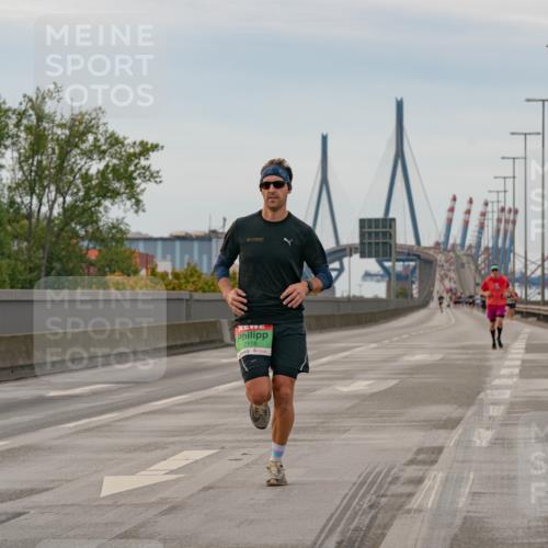 03.10.2025 - Köhlbrandbrückenlauf Michael Burmester http://msf.ph/oto/9159251 03.10.2025 15:40:59 Position 3 7118 meine-sportfotos.de