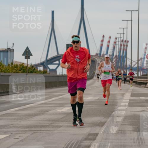 03.10.2025 - Köhlbrandbrückenlauf Michael Burmester http://msf.ph/oto/9159258 03.10.2025 15:41:10 Position 3 12 meine-sportfotos.de