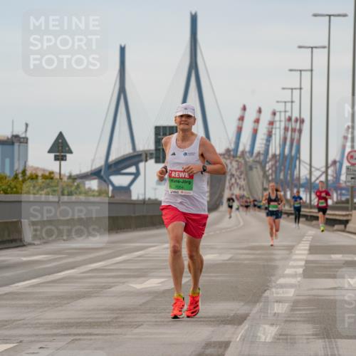 03.10.2025 - Köhlbrandbrückenlauf Michael Burmester http://msf.ph/oto/9159261 03.10.2025 15:41:14 Position 3 7054 meine-sportfotos.de
