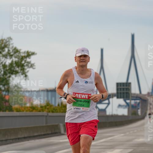 03.10.2025 - Köhlbrandbrückenlauf Michael Burmester http://msf.ph/oto/9159266 03.10.2025 15:41:17 Position 3 7054 meine-sportfotos.de