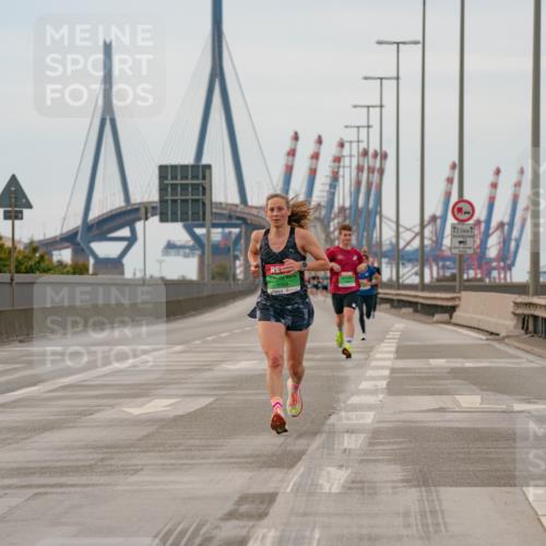 03.10.2025 - Köhlbrandbrückenlauf Michael Burmester http://msf.ph/oto/9159268 03.10.2025 15:41:25 Position 3 12 meine-sportfotos.de