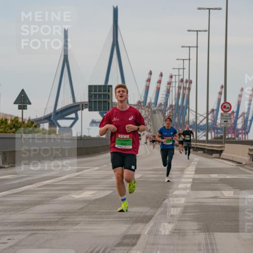 03.10.2025 - Köhlbrandbrückenlauf Michael Burmester http://msf.ph/oto/9159276 03.10.2025 15:41:33 Position 3 12, 5 meine-sportfotos.de
