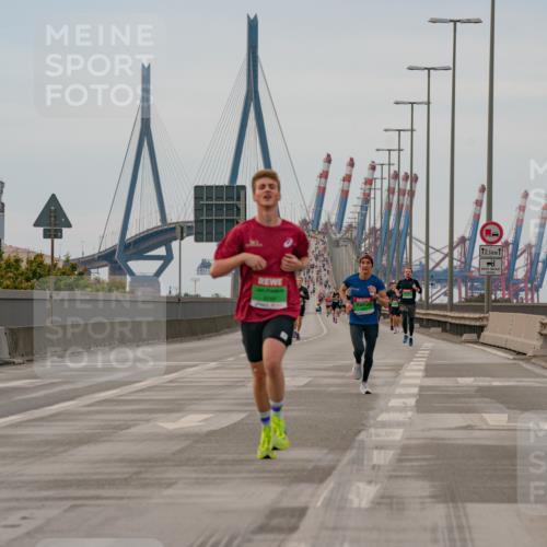 03.10.2025 - Köhlbrandbrückenlauf Michael Burmester http://msf.ph/oto/9159277 03.10.2025 15:41:34 Position 3 12, 5 meine-sportfotos.de