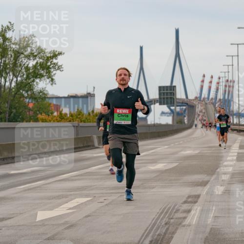 03.10.2025 - Köhlbrandbrückenlauf Michael Burmester http://msf.ph/oto/9159296 03.10.2025 15:41:55 Position 3 7143 meine-sportfotos.de