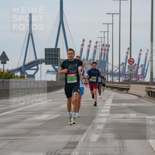 03.10.2025 - Köhlbrandbrückenlauf Michael Burmester http://msf.ph/oto/9159304 03.10.2025 15:42:04 Position 3 12, 5 meine-sportfotos.de