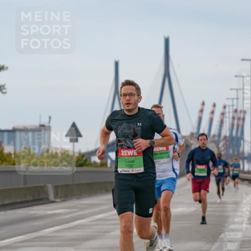 03.10.2025 - Köhlbrandbrückenlauf Michael Burmester http://msf.ph/oto/9159306 03.10.2025 15:42:07 Position 3 9707, 7047 meine-sportfotos.de