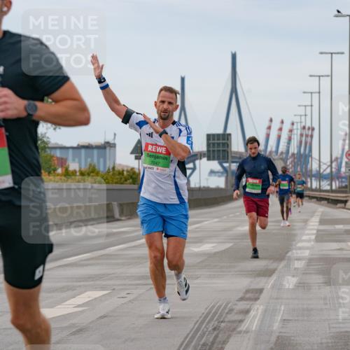 03.10.2025 - Köhlbrandbrückenlauf Michael Burmester http://msf.ph/oto/9159309 03.10.2025 15:42:10 Position 3 9707, 7047 meine-sportfotos.de