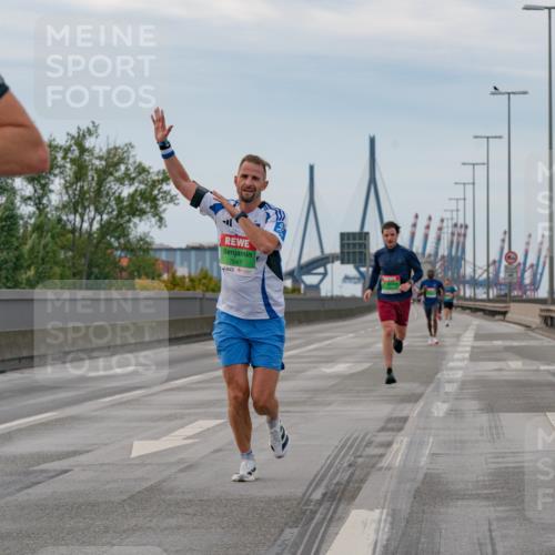 03.10.2025 - Köhlbrandbrückenlauf Michael Burmester http://msf.ph/oto/9159310 03.10.2025 15:42:10 Position 3 7047 meine-sportfotos.de
