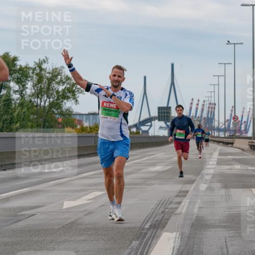 03.10.2025 - Köhlbrandbrückenlauf Michael Burmester http://msf.ph/oto/9159311 03.10.2025 15:42:10 Position 3 7047 meine-sportfotos.de