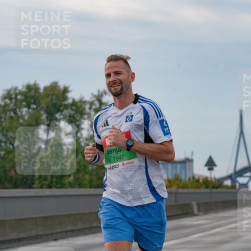 03.10.2025 - Köhlbrandbrückenlauf Michael Burmester http://msf.ph/oto/9159314 03.10.2025 15:42:12 Position 3 7047 meine-sportfotos.de