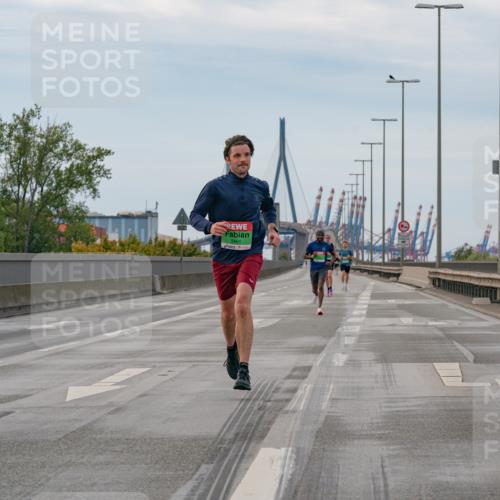 03.10.2025 - Köhlbrandbrückenlauf Michael Burmester http://msf.ph/oto/9159317 03.10.2025 15:42:14 Position 3 9461 meine-sportfotos.de