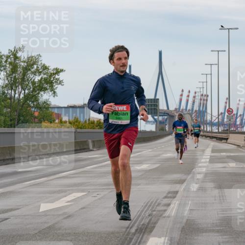 03.10.2025 - Köhlbrandbrückenlauf Michael Burmester http://msf.ph/oto/9159318 03.10.2025 15:42:14 Position 3 9461 meine-sportfotos.de