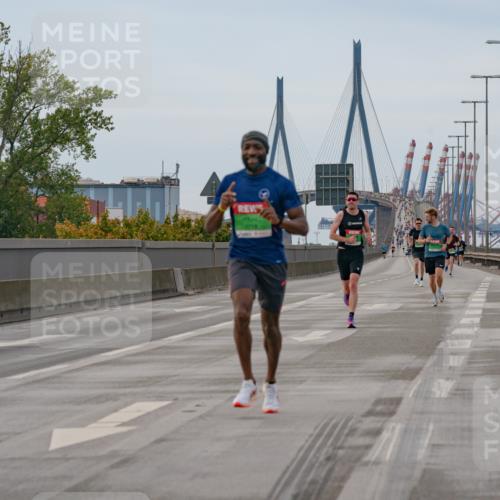 03.10.2025 - Köhlbrandbrückenlauf Michael Burmester http://msf.ph/oto/9159322 03.10.2025 15:42:20 Position 3 12, 5, 18 meine-sportfotos.de
