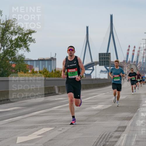 03.10.2025 - Köhlbrandbrückenlauf Michael Burmester http://msf.ph/oto/9159328 03.10.2025 15:42:25 Position 3 9058 meine-sportfotos.de
