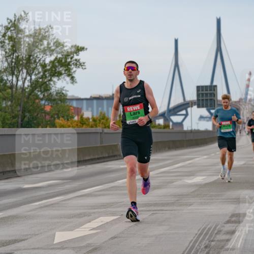03.10.2025 - Köhlbrandbrückenlauf Michael Burmester http://msf.ph/oto/9159329 03.10.2025 15:42:26 Position 3 9058 meine-sportfotos.de
