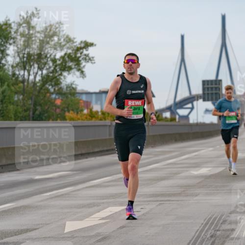 03.10.2025 - Köhlbrandbrückenlauf Michael Burmester http://msf.ph/oto/9159331 03.10.2025 15:42:26 Position 3 26, 9058 meine-sportfotos.de