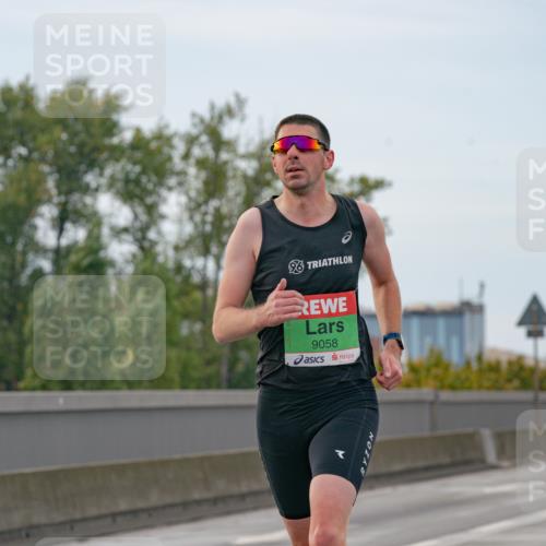03.10.2025 - Köhlbrandbrückenlauf Michael Burmester http://msf.ph/oto/9159332 03.10.2025 15:42:28 Position 3 9058 meine-sportfotos.de