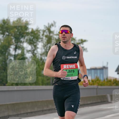 03.10.2025 - Köhlbrandbrückenlauf Michael Burmester http://msf.ph/oto/9159333 03.10.2025 15:42:28 Position 3 9058 meine-sportfotos.de