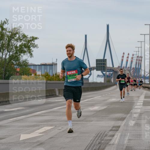 03.10.2025 - Köhlbrandbrückenlauf Michael Burmester http://msf.ph/oto/9159336 03.10.2025 15:42:30 Position 3 7181 meine-sportfotos.de