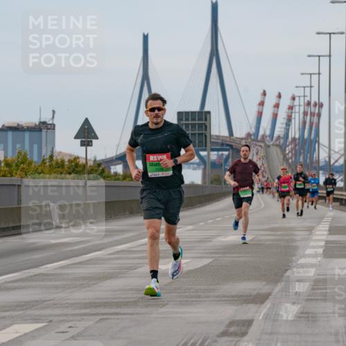 03.10.2025 - Köhlbrandbrückenlauf Michael Burmester http://msf.ph/oto/9159341 03.10.2025 15:42:37 Position 3 12, 5, 7026 meine-sportfotos.de