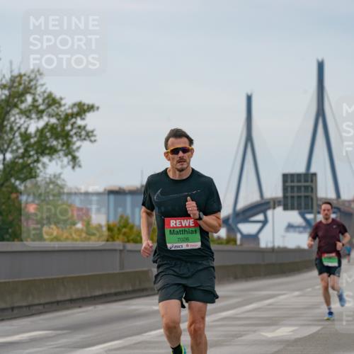 03.10.2025 - Köhlbrandbrückenlauf Michael Burmester http://msf.ph/oto/9159343 03.10.2025 15:42:39 Position 3 7026 meine-sportfotos.de