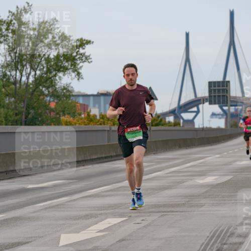 03.10.2025 - Köhlbrandbrückenlauf Michael Burmester http://msf.ph/oto/9159348 03.10.2025 15:42:45 Position 3 7074 meine-sportfotos.de