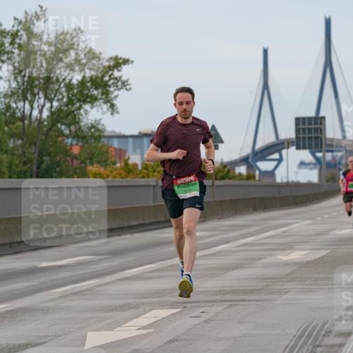 03.10.2025 - Köhlbrandbrückenlauf Michael Burmester http://msf.ph/oto/9159349 03.10.2025 15:42:45 Position 3 7074 meine-sportfotos.de