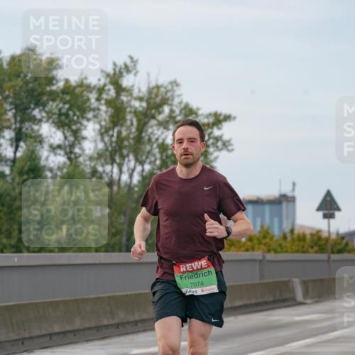 03.10.2025 - Köhlbrandbrückenlauf Michael Burmester http://msf.ph/oto/9159351 03.10.2025 15:42:47 Position 3 7074 meine-sportfotos.de