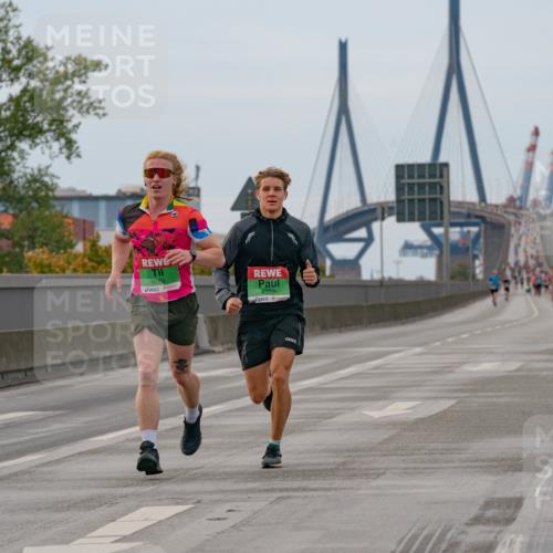 03.10.2025 - Köhlbrandbrückenlauf Michael Burmester http://msf.ph/oto/9159356 03.10.2025 15:42:55 Position 3 9268, 9322 meine-sportfotos.de