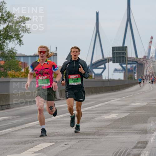 03.10.2025 - Köhlbrandbrückenlauf Michael Burmester http://msf.ph/oto/9159357 03.10.2025 15:42:55 Position 3 9268, 9322 meine-sportfotos.de