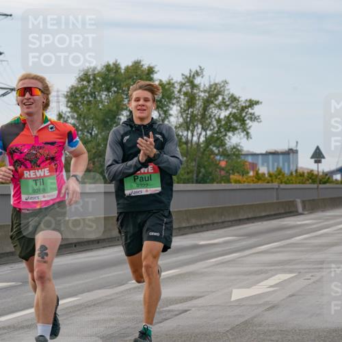 03.10.2025 - Köhlbrandbrückenlauf Michael Burmester http://msf.ph/oto/9159363 03.10.2025 15:42:58 Position 3 9268, 9322 meine-sportfotos.de