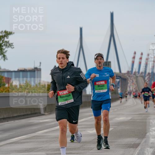 03.10.2025 - Köhlbrandbrückenlauf Michael Burmester http://msf.ph/oto/9159369 03.10.2025 15:43:06 Position 3 7286, 234, 9590 meine-sportfotos.de