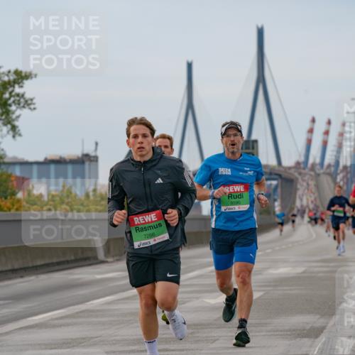 03.10.2025 - Köhlbrandbrückenlauf Michael Burmester http://msf.ph/oto/9159370 03.10.2025 15:43:06 Position 3 7286, 24, 9590 meine-sportfotos.de