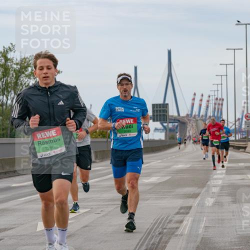 03.10.2025 - Köhlbrandbrückenlauf Michael Burmester http://msf.ph/oto/9159374 03.10.2025 15:43:08 Position 3 7286, 24, 9590 meine-sportfotos.de