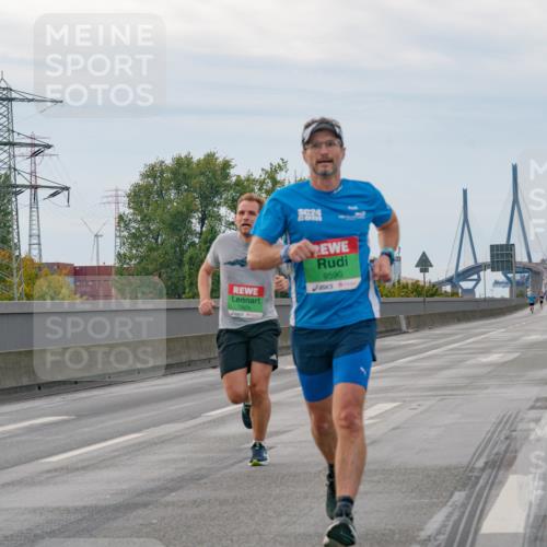 03.10.2025 - Köhlbrandbrückenlauf Michael Burmester http://msf.ph/oto/9159376 03.10.2025 15:43:10 Position 3 24, 7809, 9590 meine-sportfotos.de