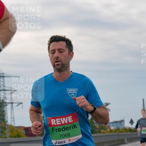 03.10.2025 - Köhlbrandbrückenlauf Michael Burmester http://msf.ph/oto/9159386 03.10.2025 15:43:21 Position 3 7068 meine-sportfotos.de